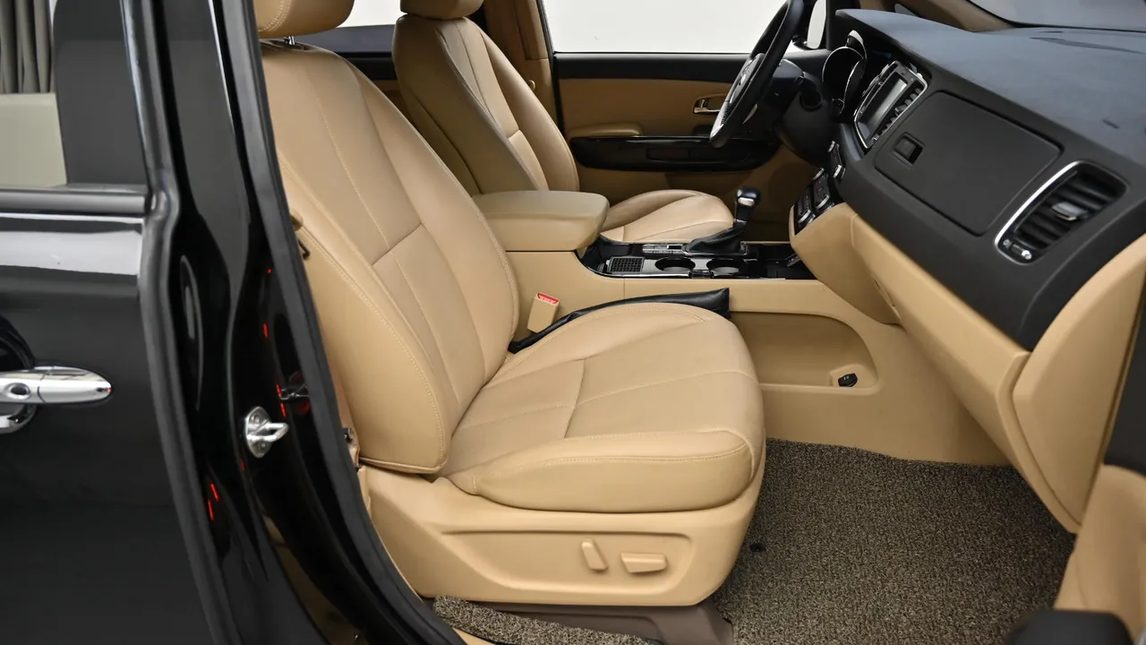 Kia Carnival — miniaturë 10