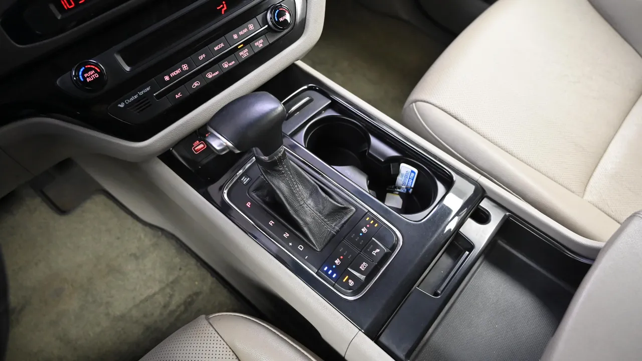Kia Carnival — miniaturë 9