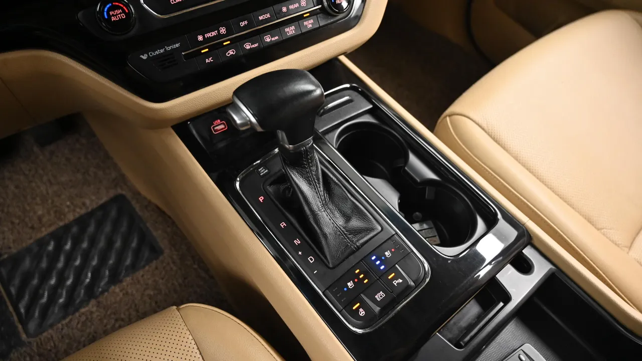 Kia Carnival — miniaturë 9