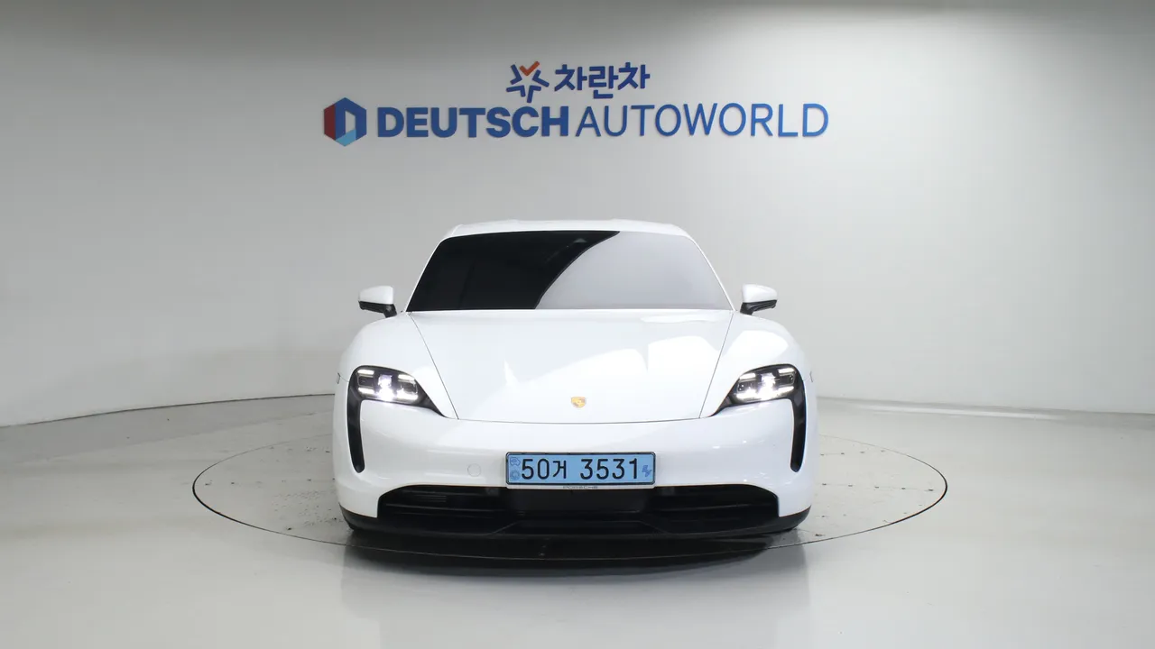 Porsche Taycan — miniaturë 3