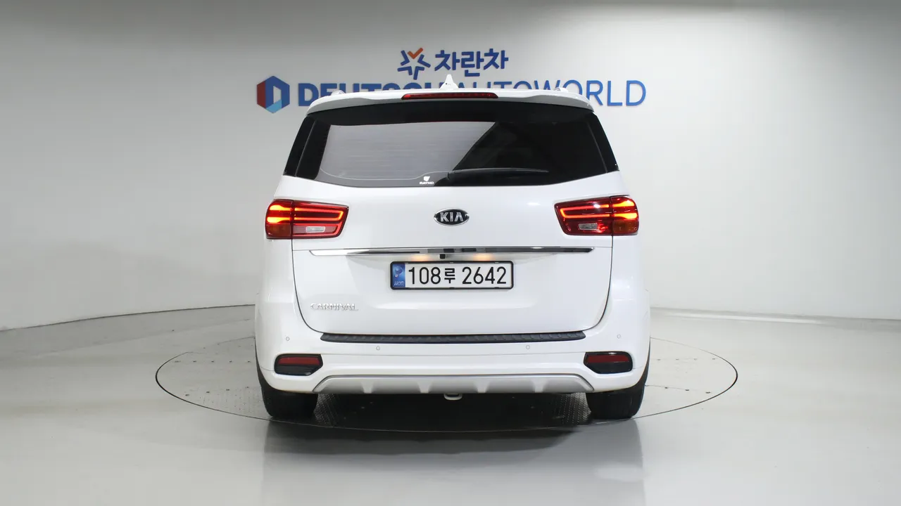 Kia Carnival — miniaturë 4