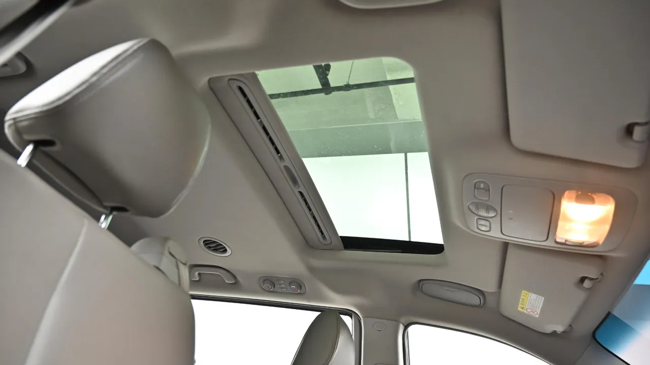 Kia Carnival — miniaturë 18
