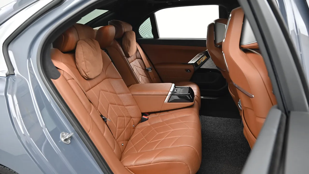 BMW 7er — miniaturë 12