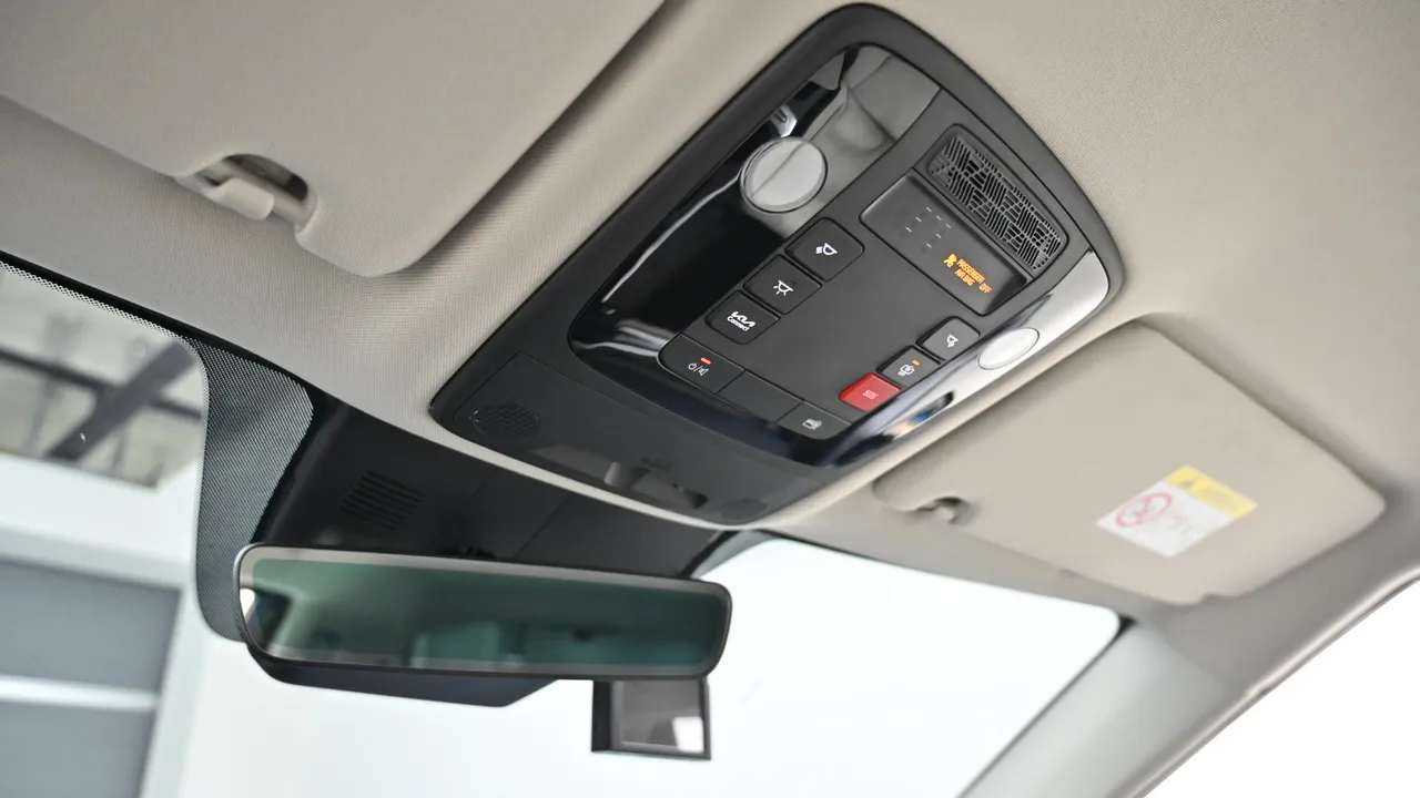 Kia Carnival — miniaturë 18