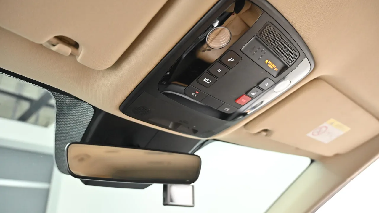Kia Carnival — miniaturë 18