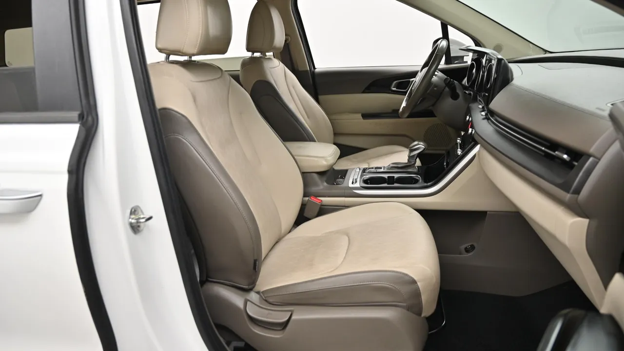 Kia Carnival — miniaturë 10