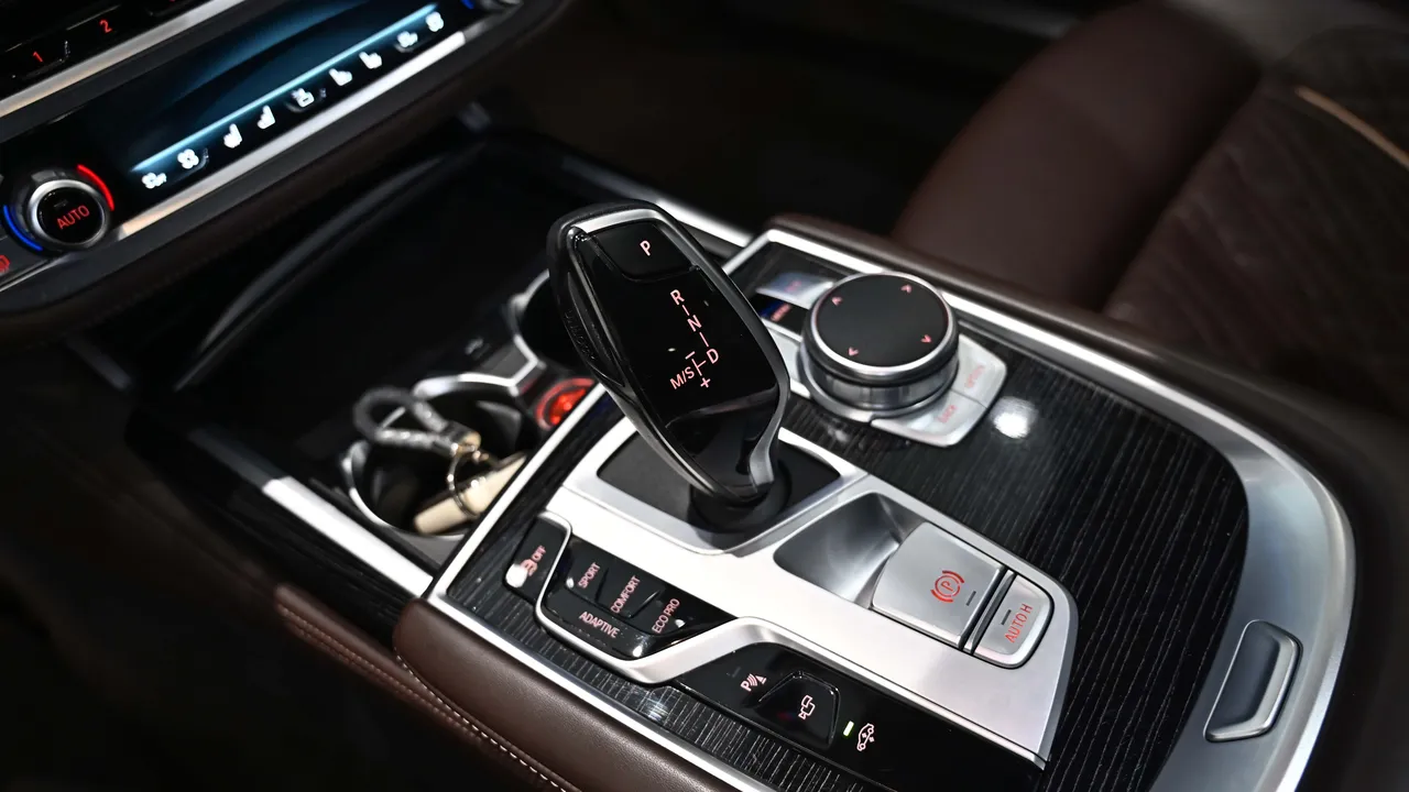 BMW 7er — miniaturë 11