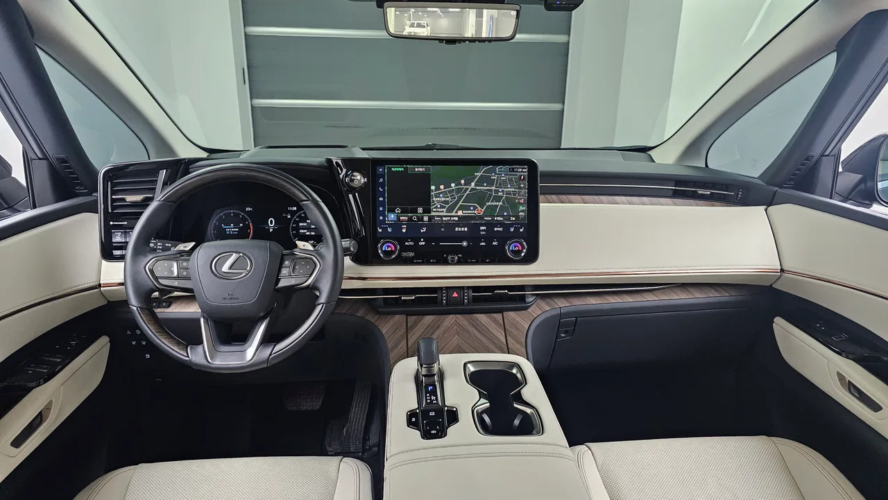Lexus LM 2nd Generation 500h Executive