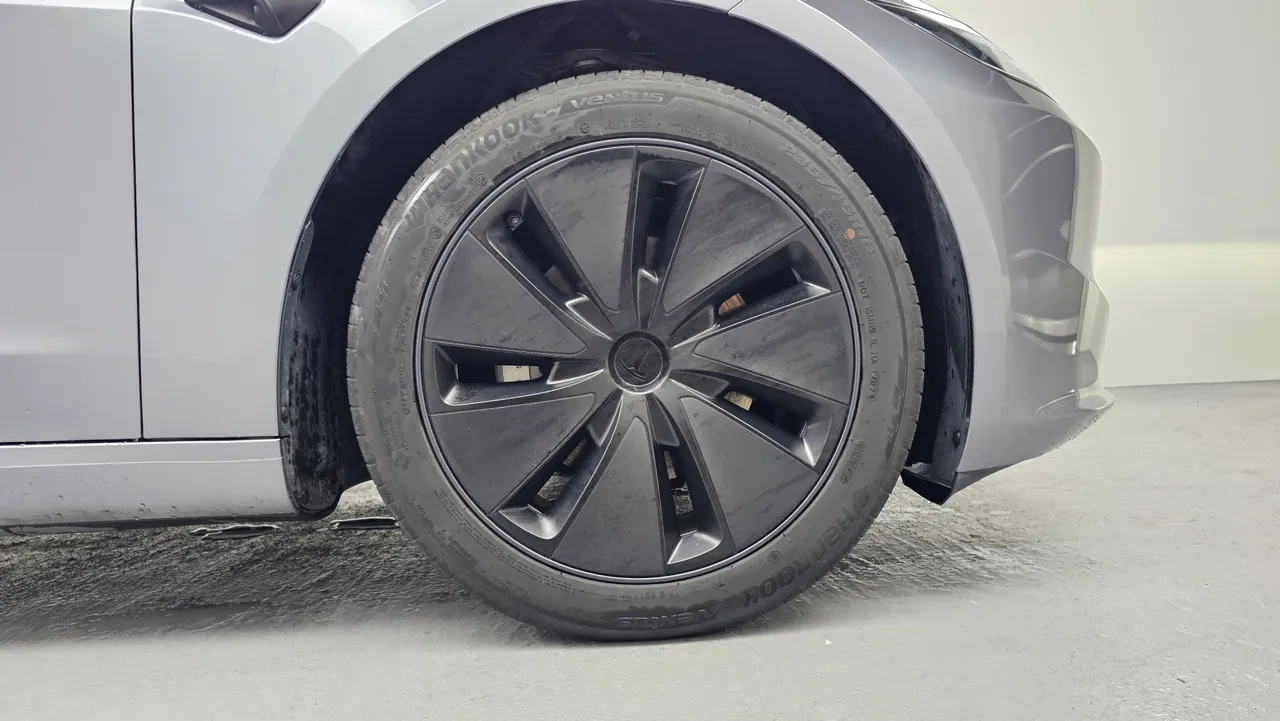 Tesla Model 3 — miniaturë 5