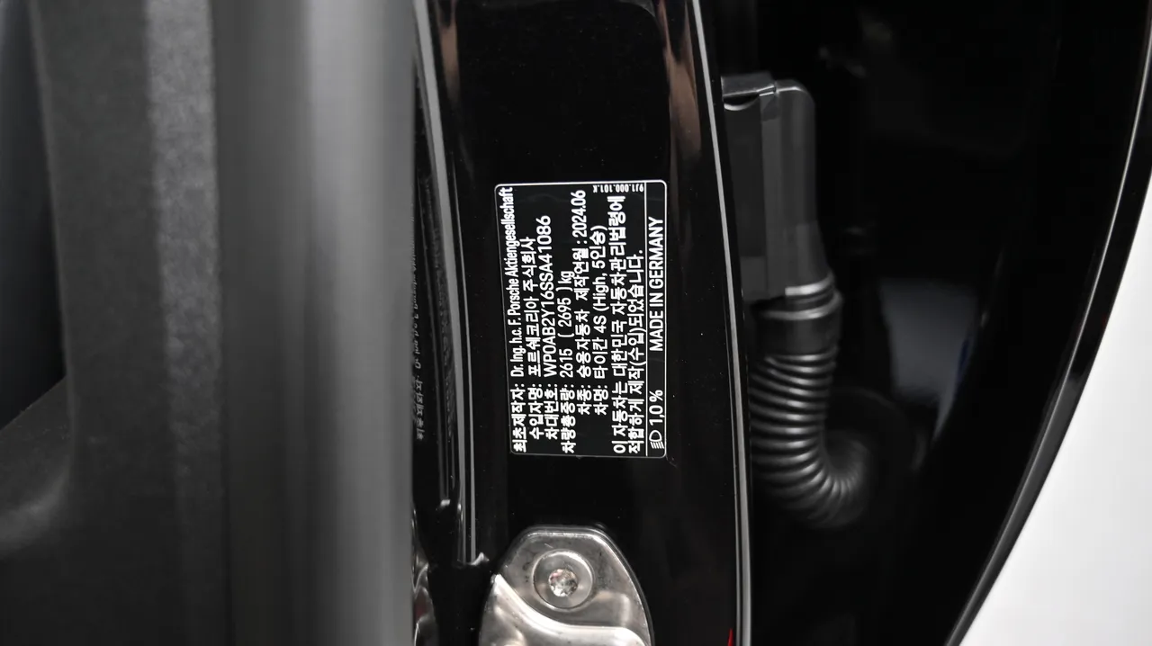 Porsche Taycan — miniaturë 20