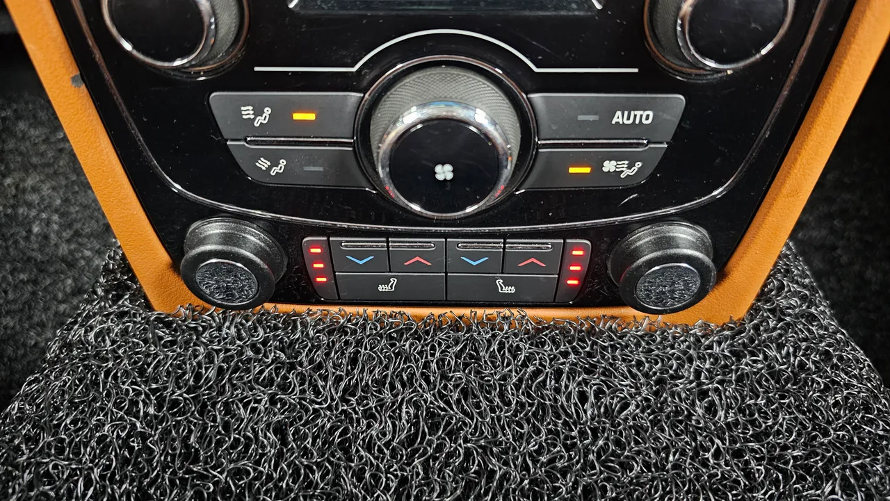 Jaguar XF — miniaturë 16