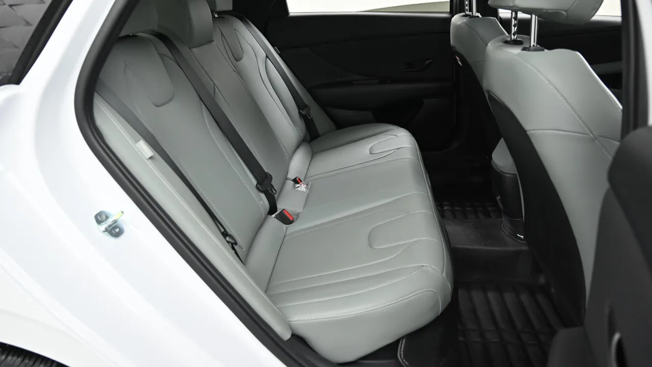 Hyundai Avante — miniaturë 12