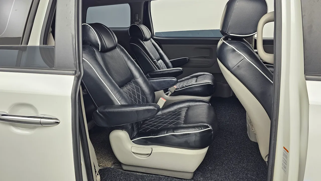 Kia Carnival — miniaturë 12