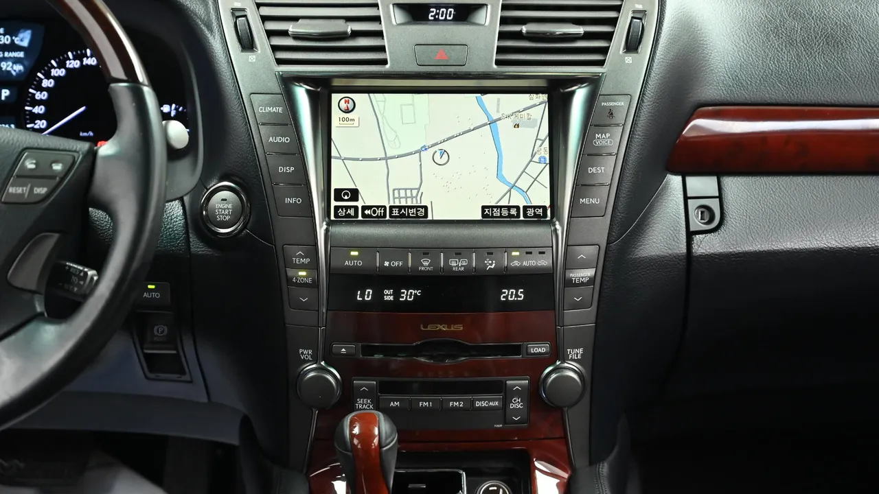 Lexus LS — miniaturë 14