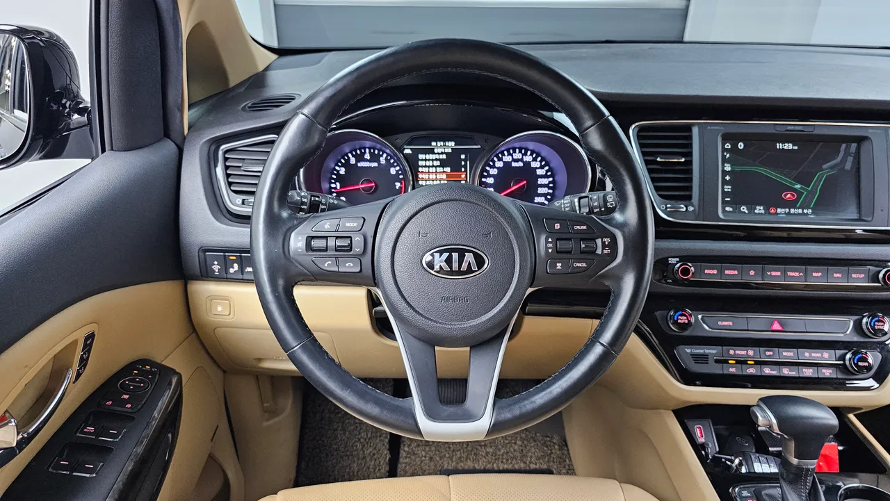 Kia Carnival — miniaturë 13