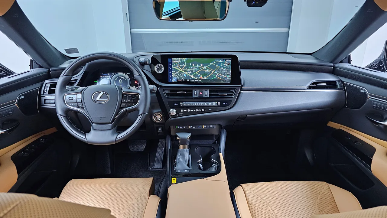 Lexus ES 7-го покоління 300h Executive