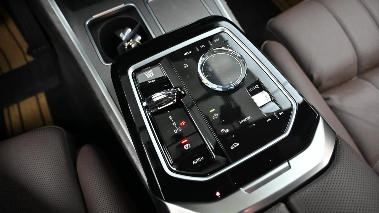 BMW 7er — miniaturë 25