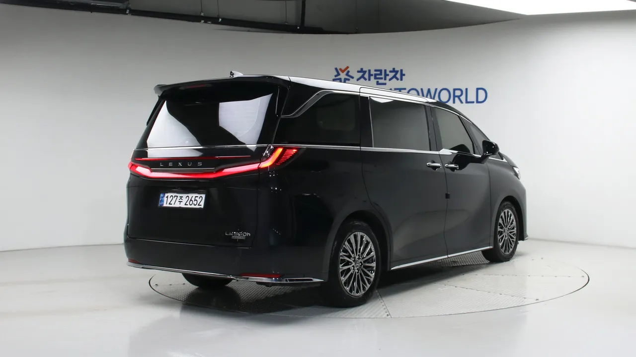 Lexus LM — miniaturë 2