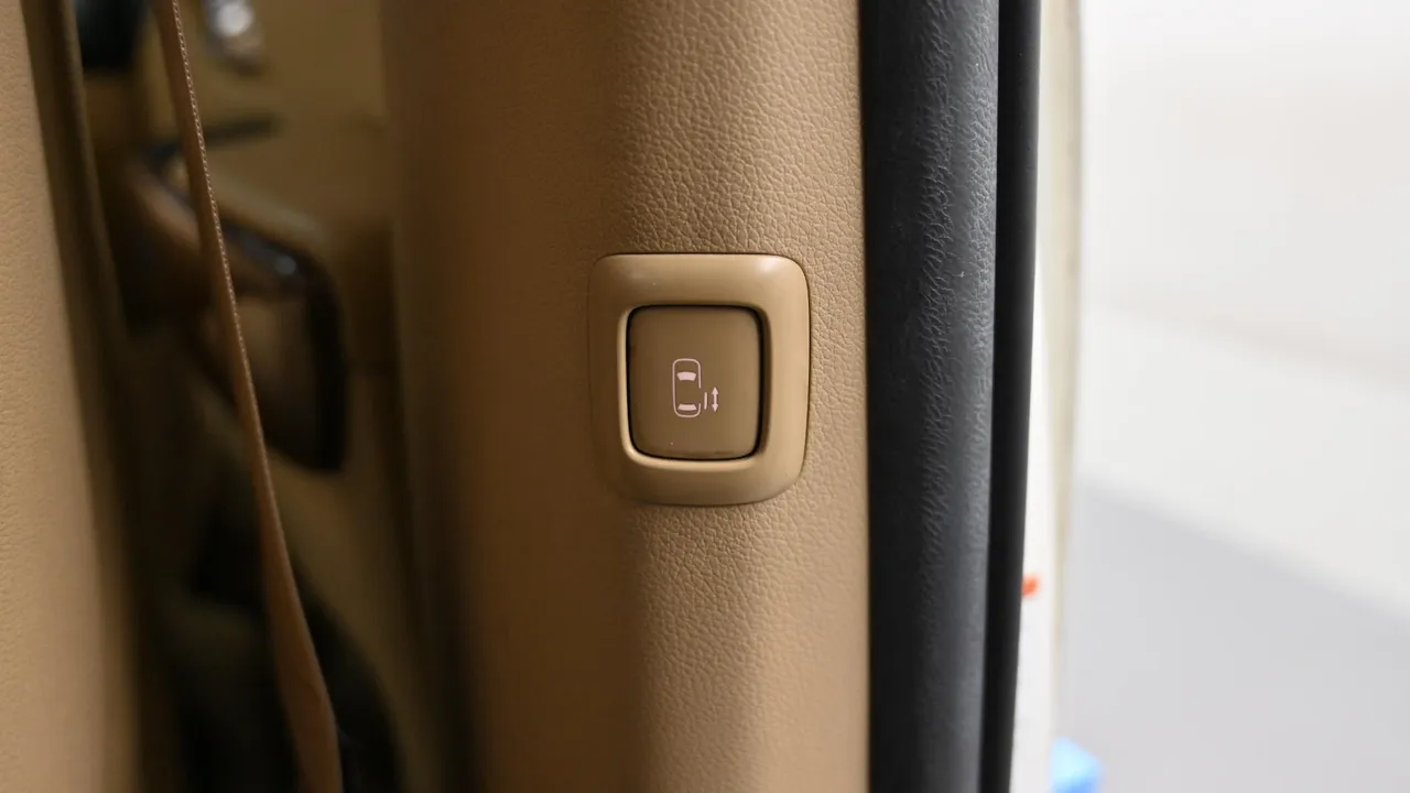 Kia Carnival — miniaturë 17