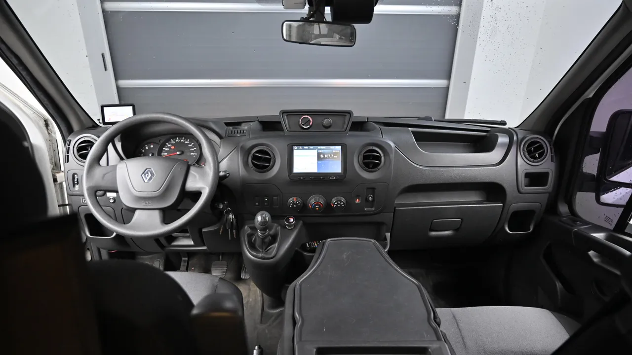 Renault Korea (Samsung) Master 2.3 13-seater