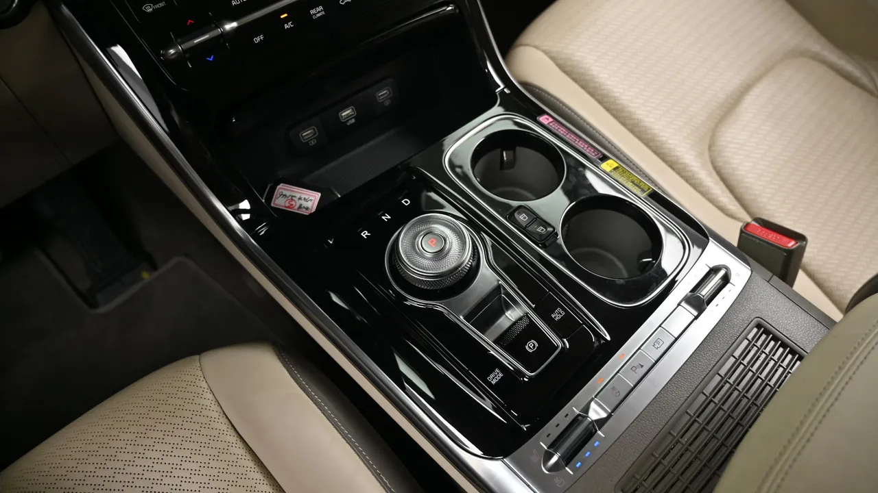 Kia Carnival — miniaturë 9