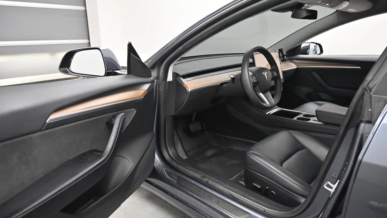 Tesla Model 3 — miniaturë 11