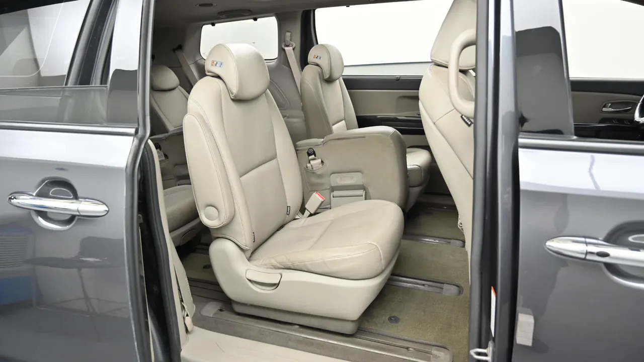 Kia Carnival — miniaturë 30