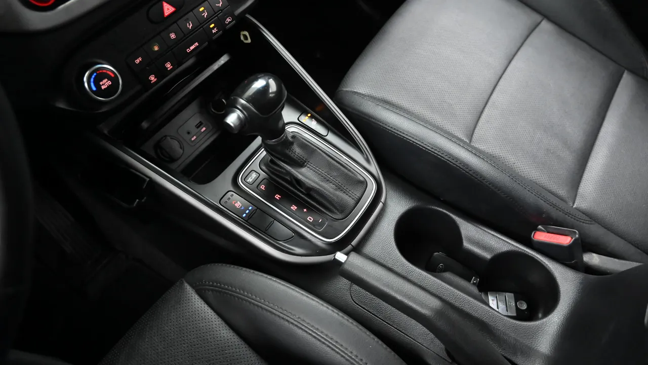 Kia All New Carens 2.0 LPi Prestige