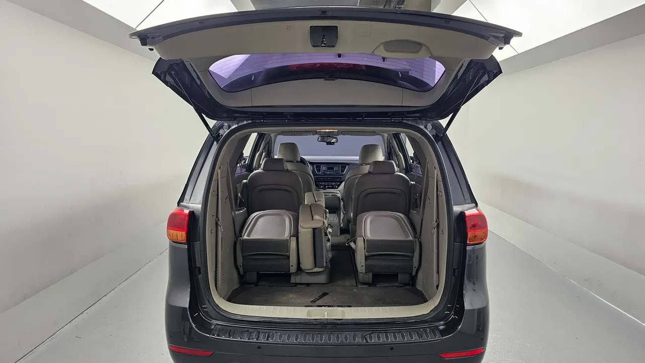 Kia Carnival — miniaturë 28