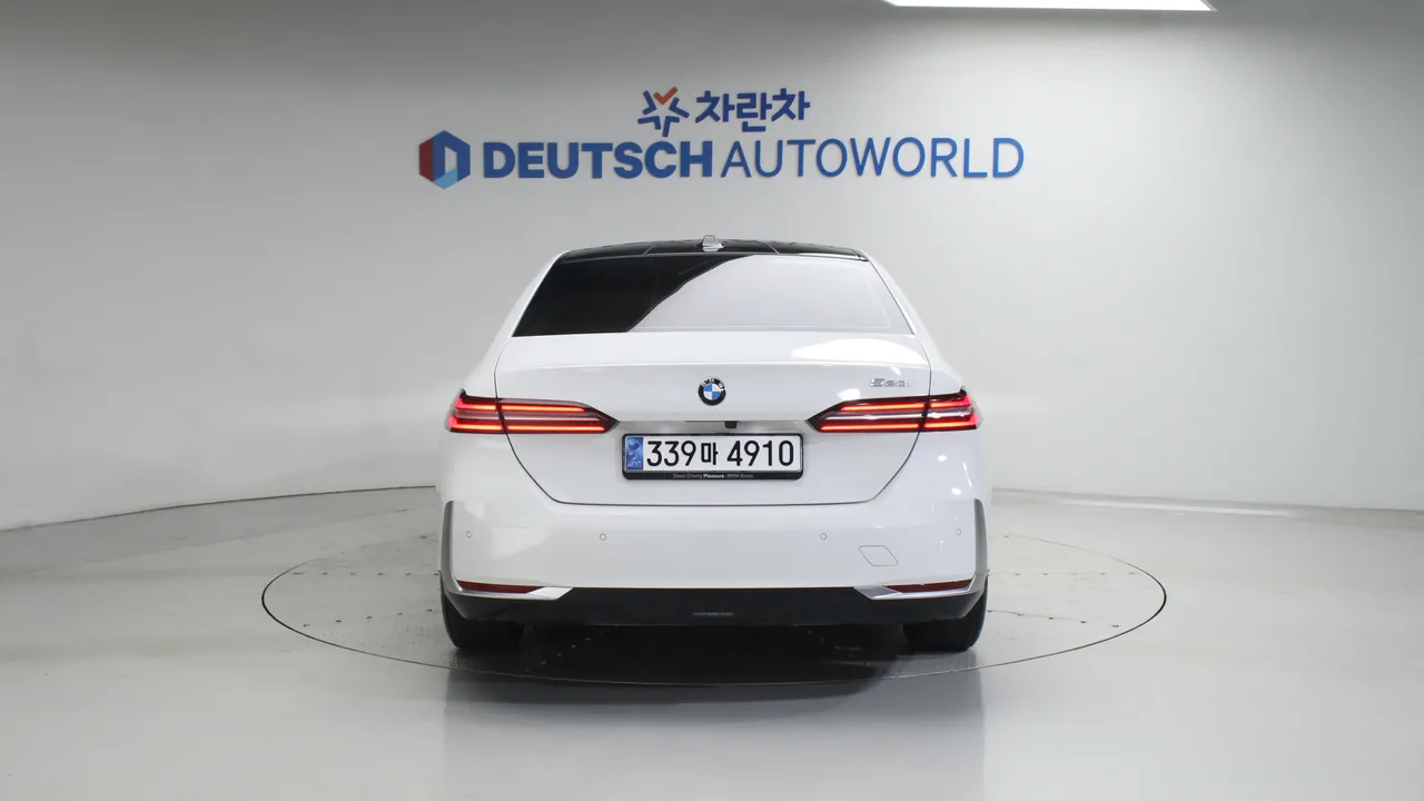 BMW 5 Series (G60) 520i
