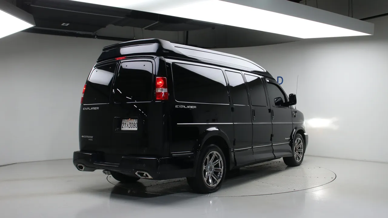 Chevrolet Express — miniaturë 2
