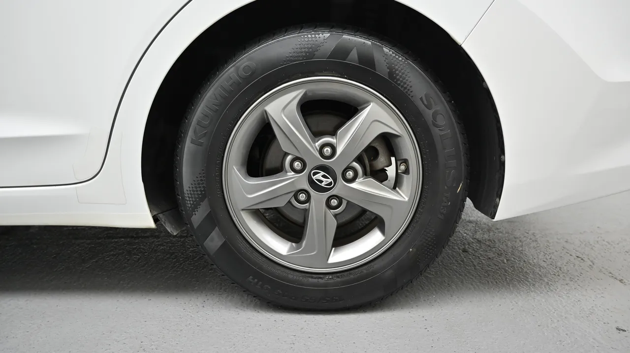 Hyundai Avante — miniaturë 5