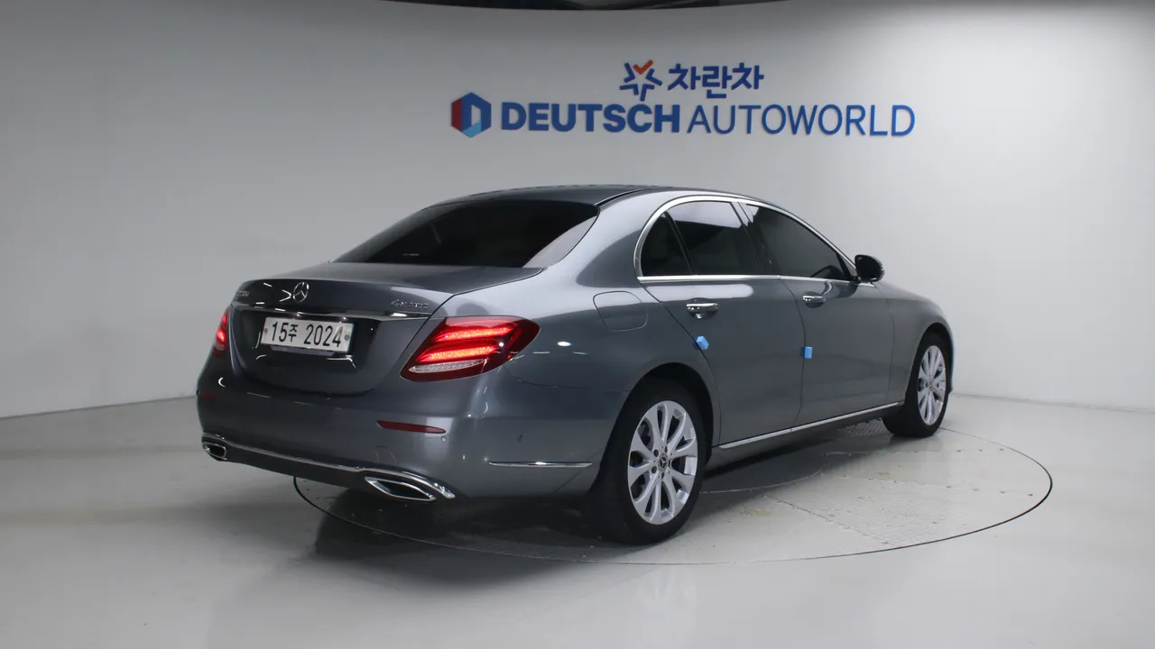 Mercedes-Benz E-klasse — miniaturë 2