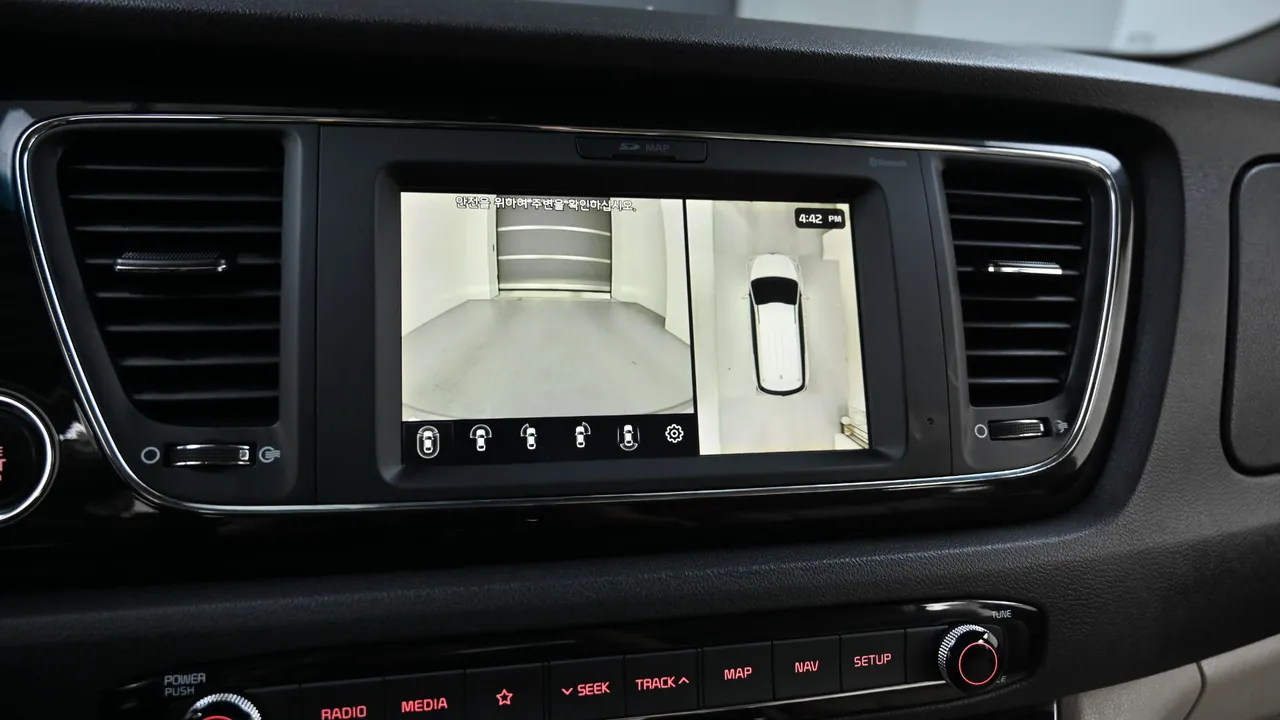 Kia Carnival — miniaturë 15