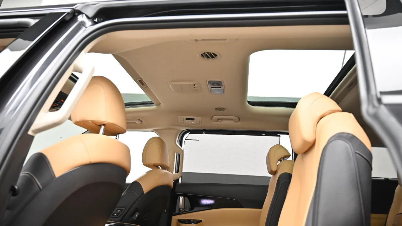 Kia Carnival — miniaturë 18