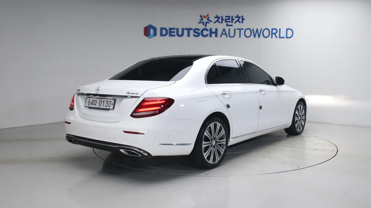 Mercedes-Benz E-klasse — miniaturë 2