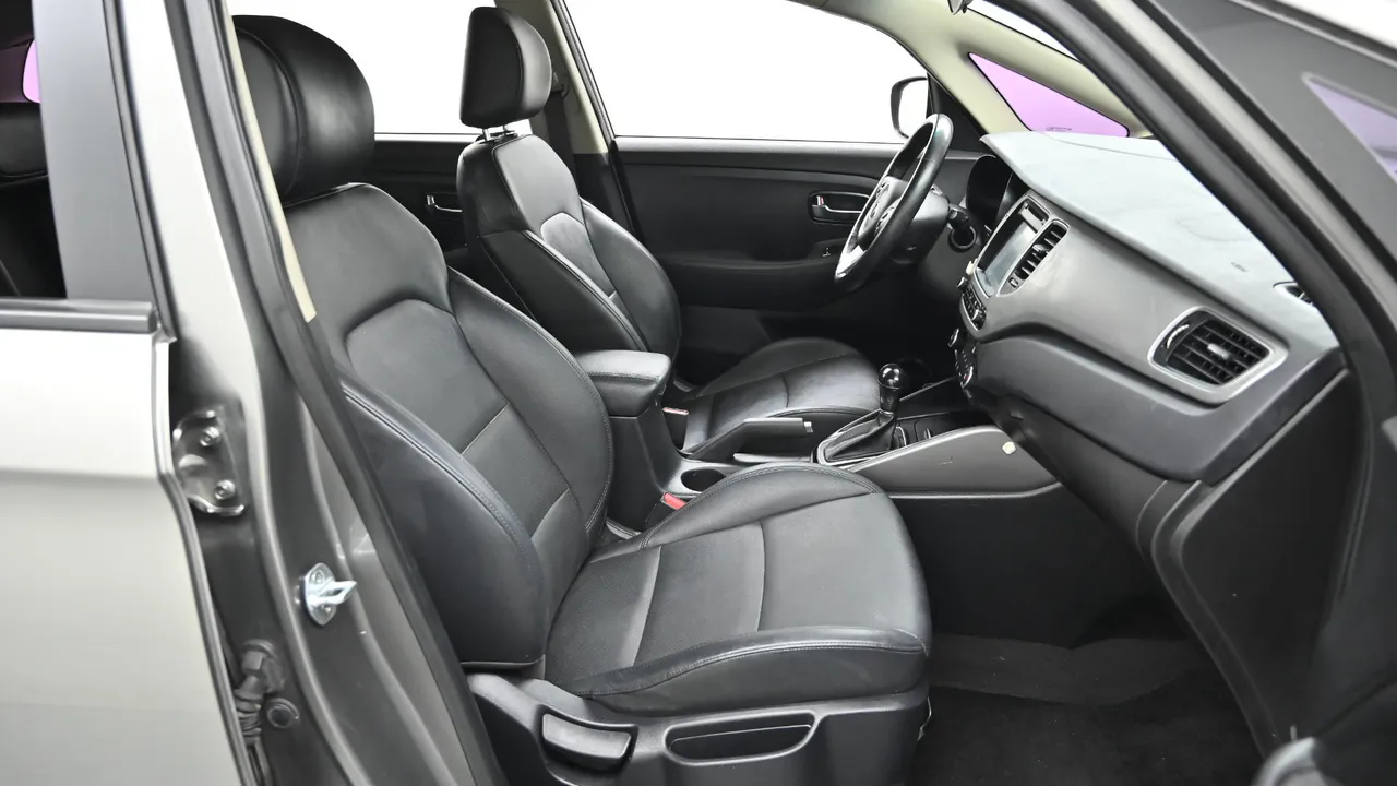 Kia All New Carens 2.0 LPi Prestige