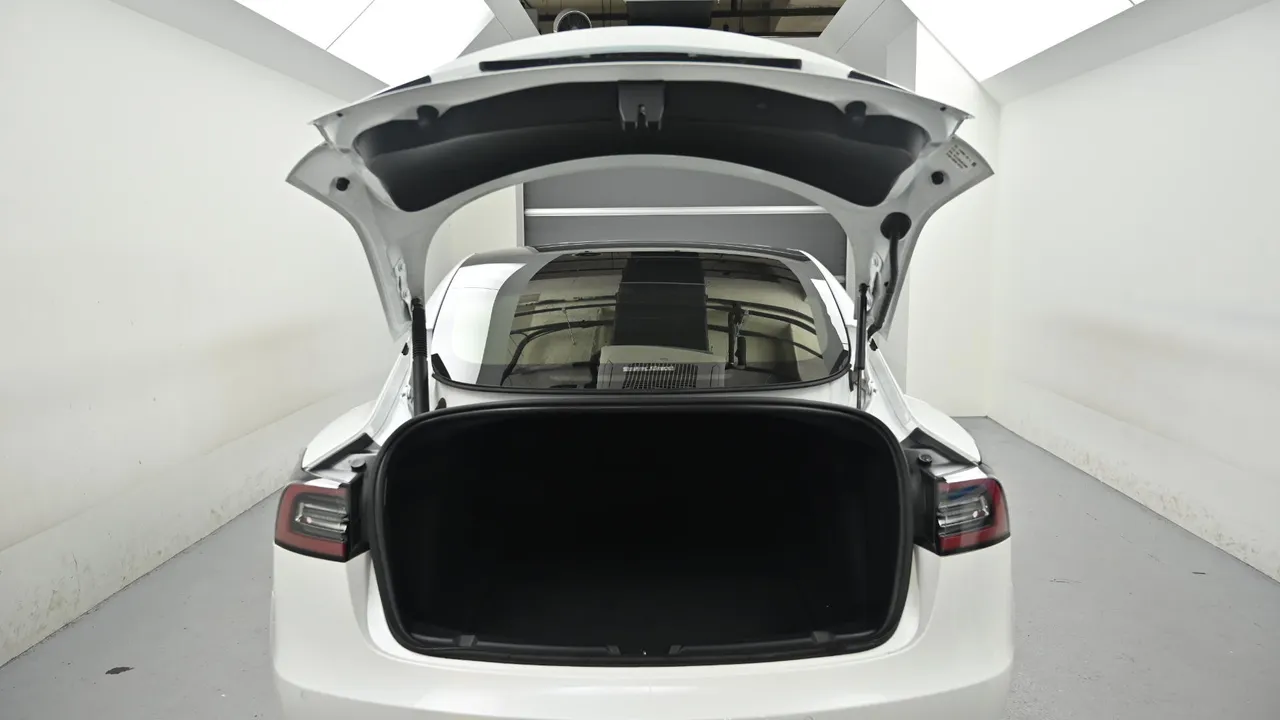 Tesla Model 3 — miniaturë 19