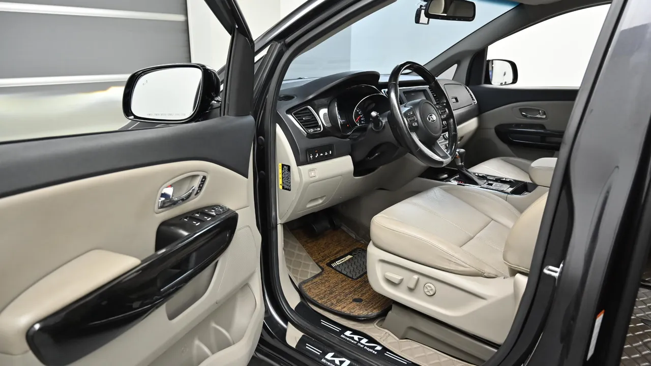 Kia Carnival — miniaturë 11