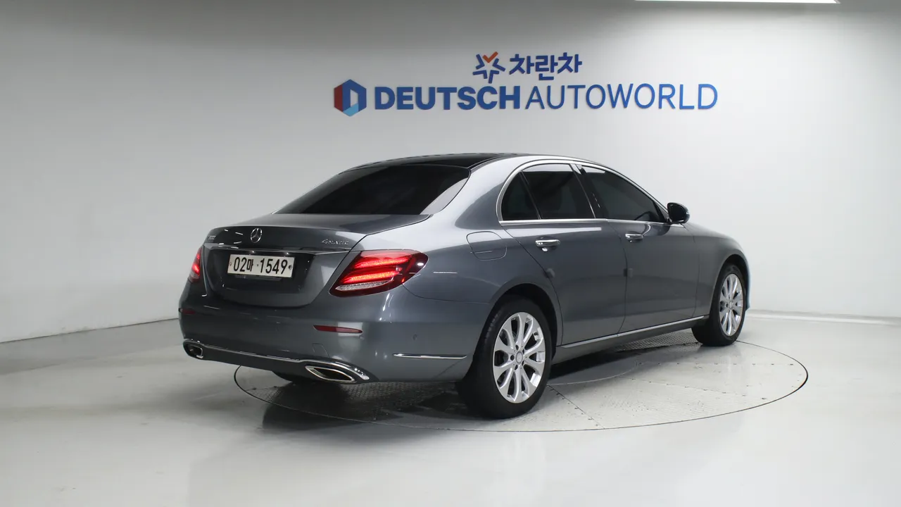 Mercedes-Benz E-klasse — miniaturë 2