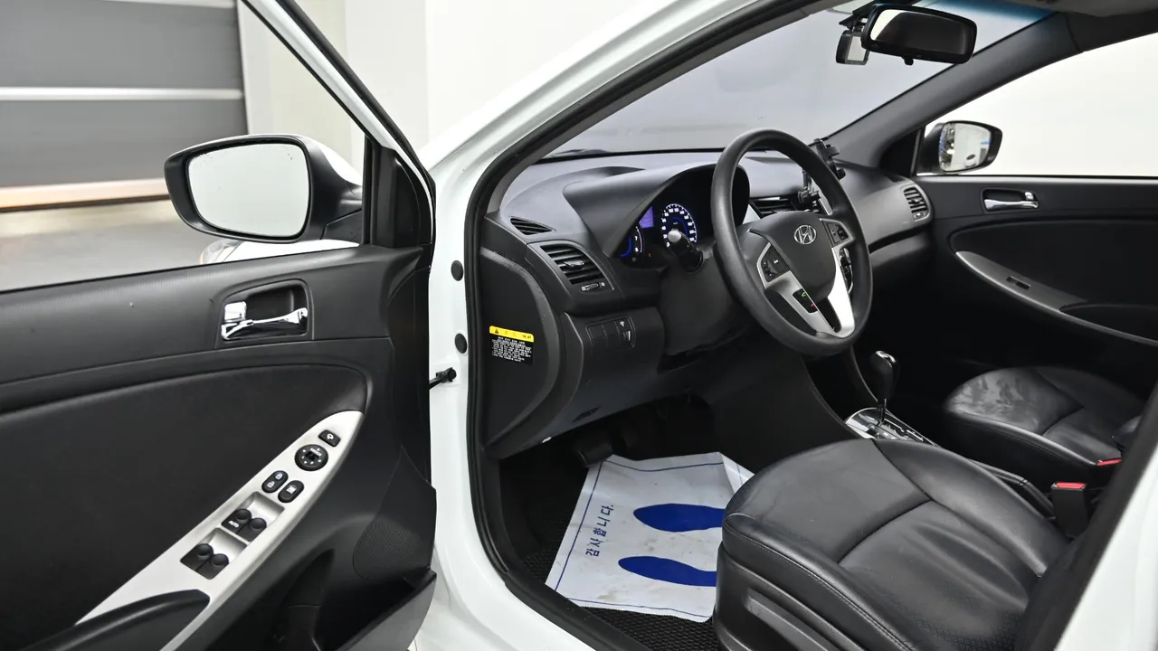 Hyundai Accent — miniaturë 11