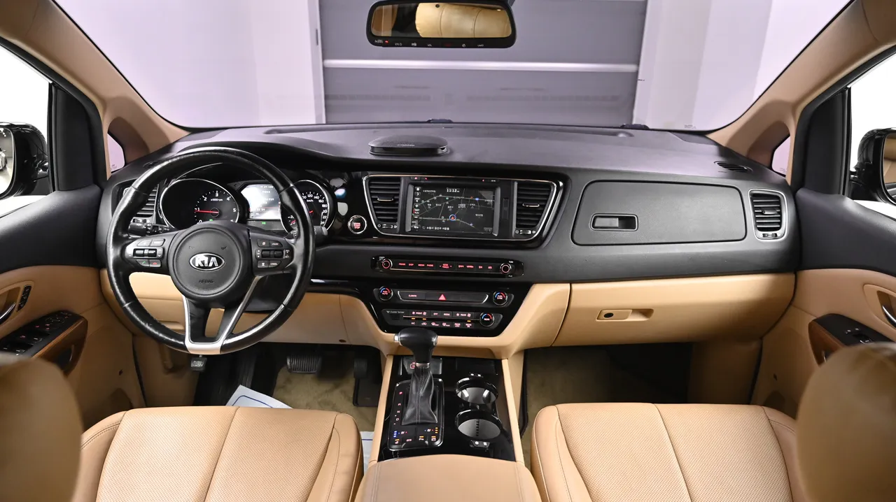 Kia Carnival — miniaturë 7