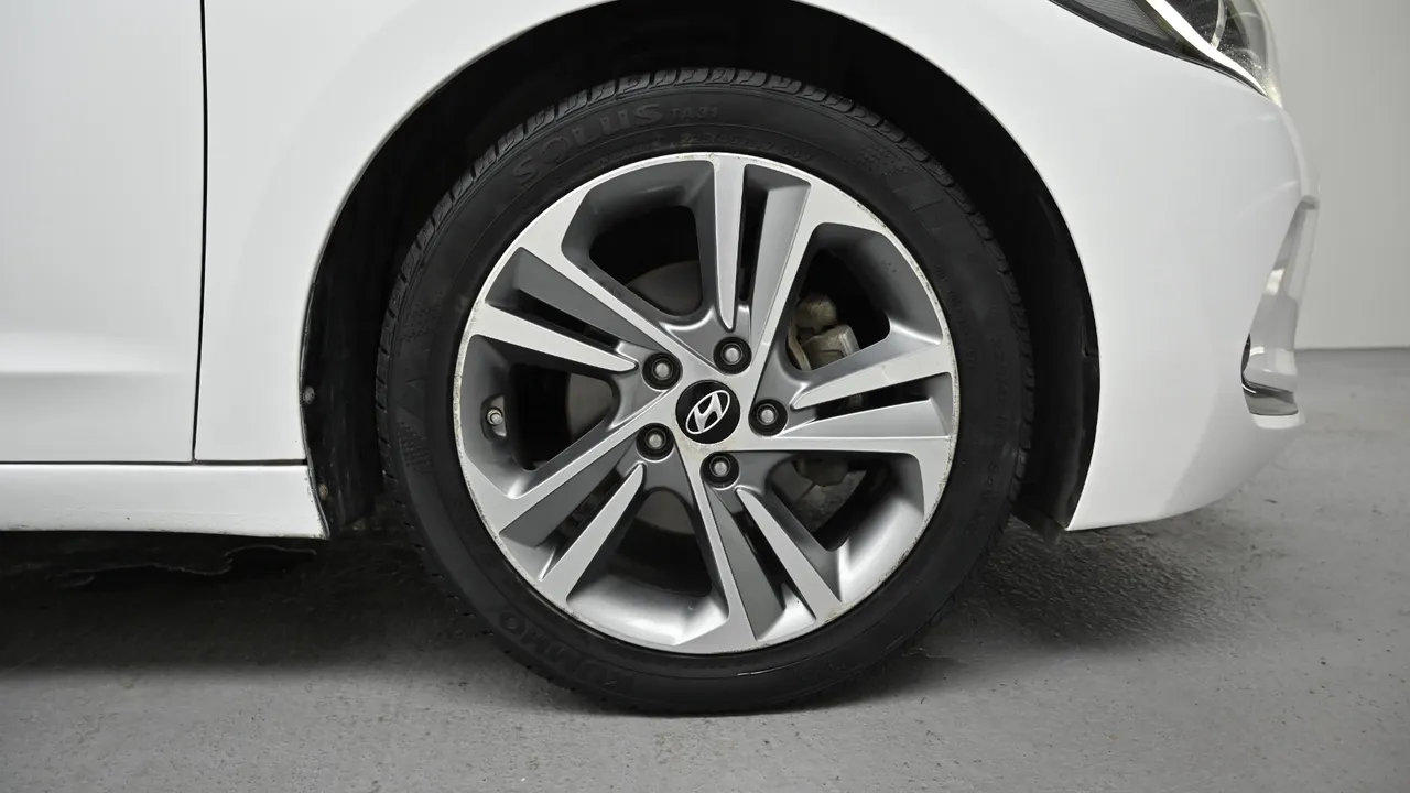Hyundai Avante — miniaturë 5