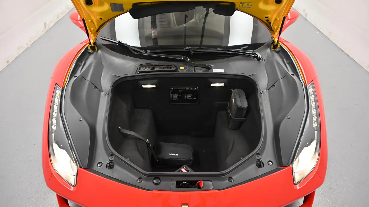 Ferrari 488 — miniaturë 19