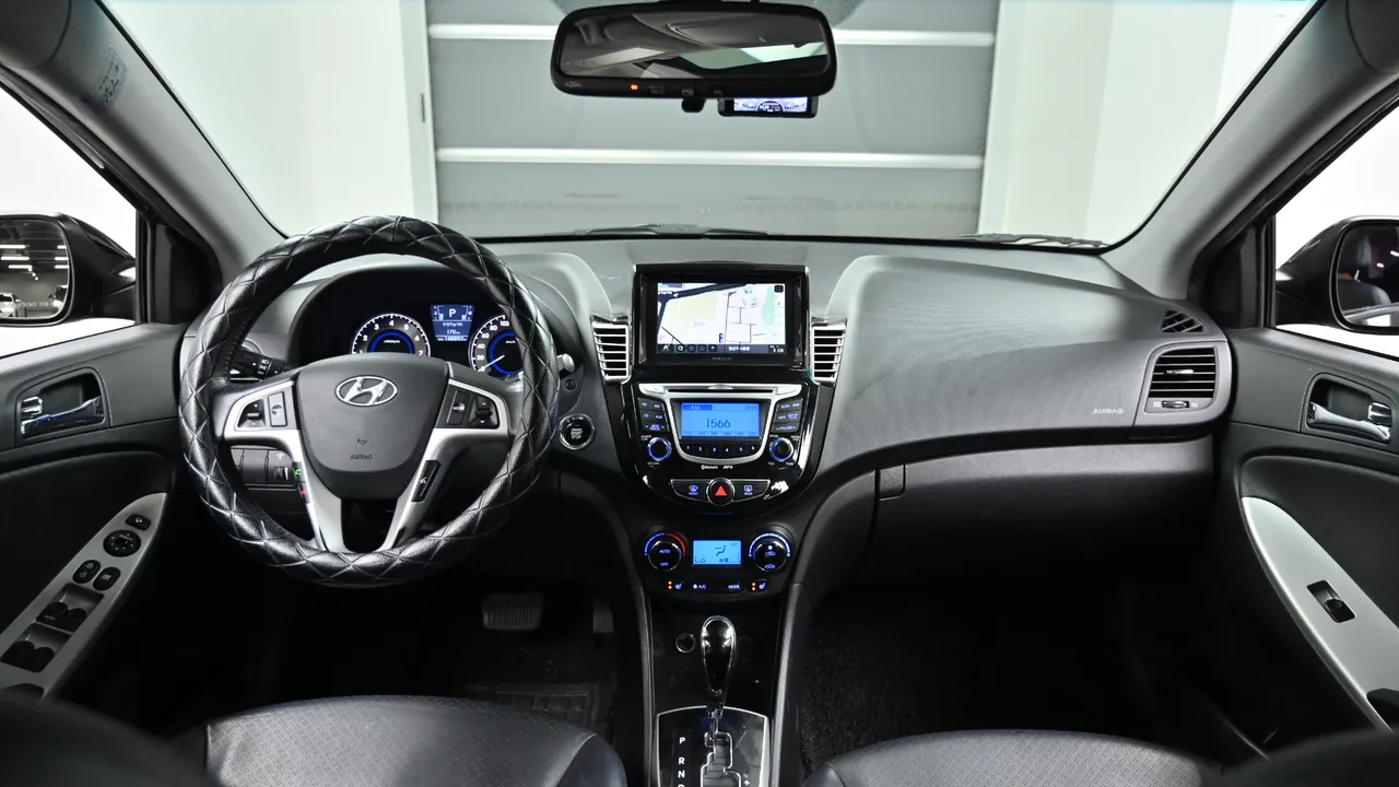 Hyundai Accent — miniaturë 7