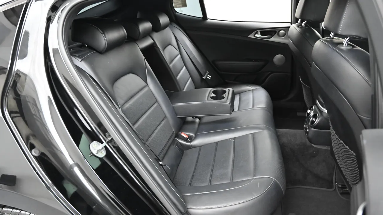 Kia Stinger — miniaturë 12