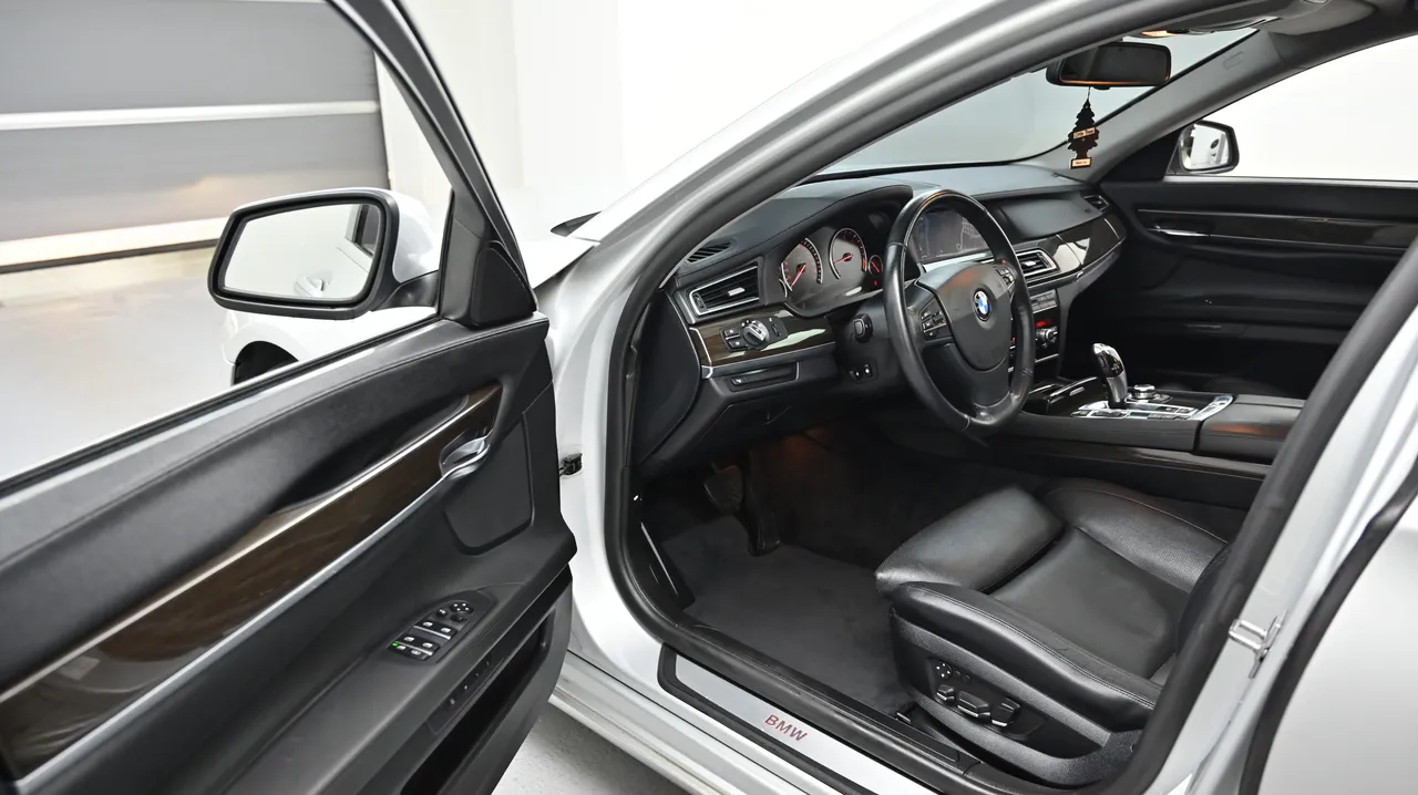 BMW 7er — miniaturë 11