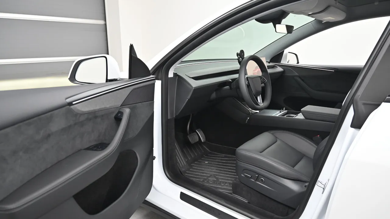 Tesla Model Y — miniaturë 11