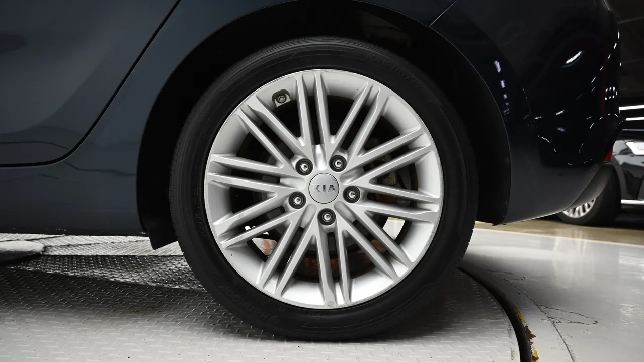 Kia Carens — miniaturë 5