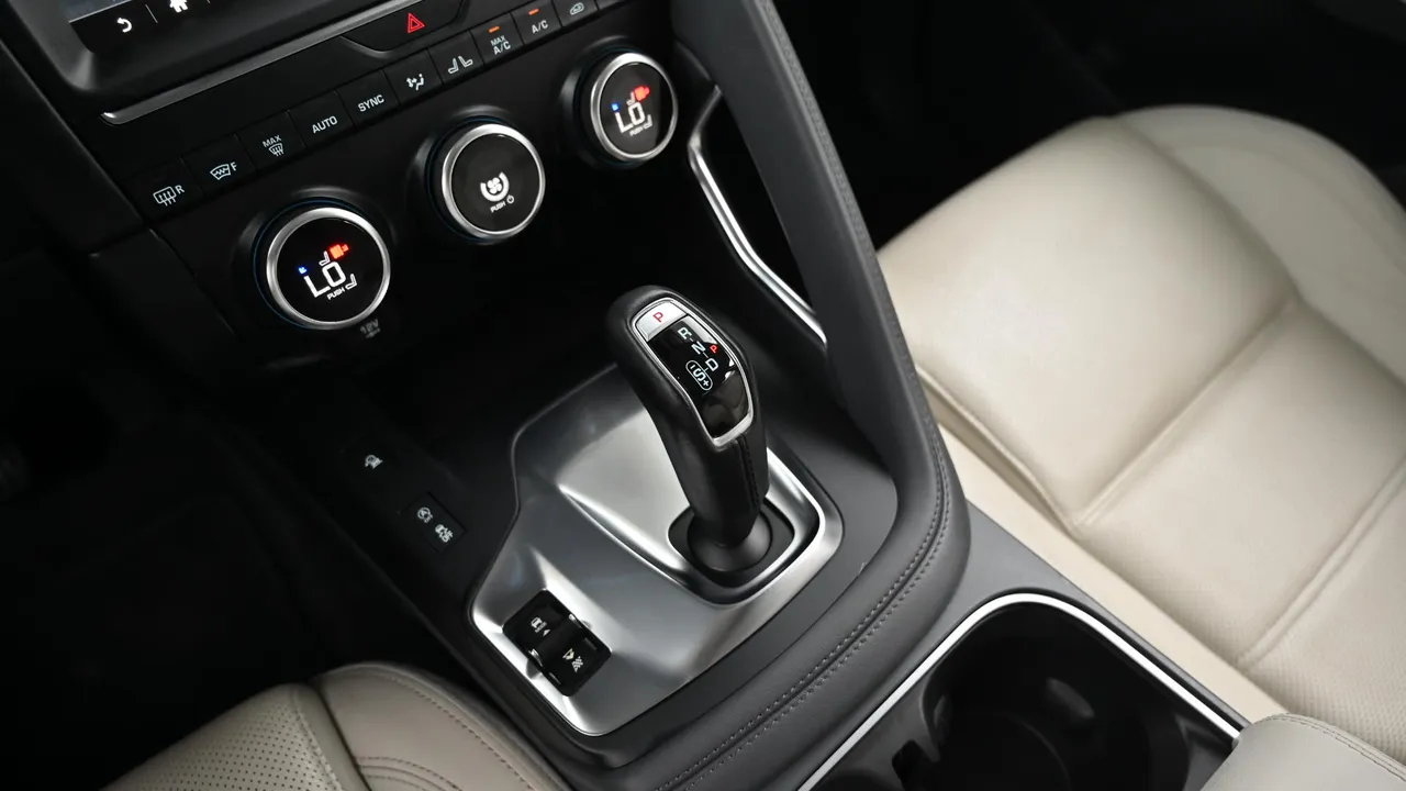Jaguar E-Pace — miniaturë 9